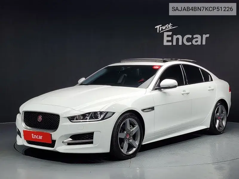 Jaguar XE 2019 года выпуска