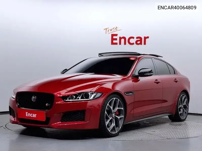 Jaguar XE 2019 года выпуска