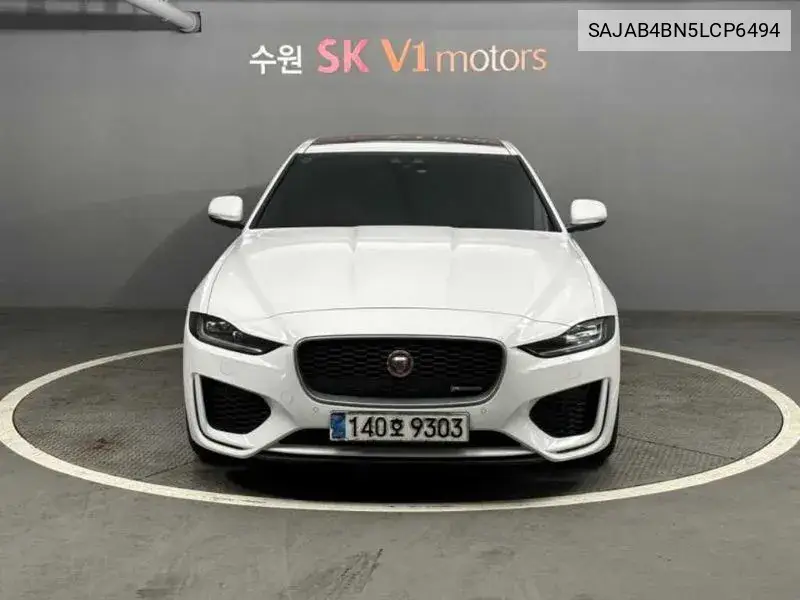 Jaguar XE 2020 года выпуска