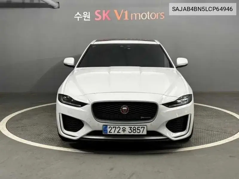 Jaguar XE 2020 года выпуска