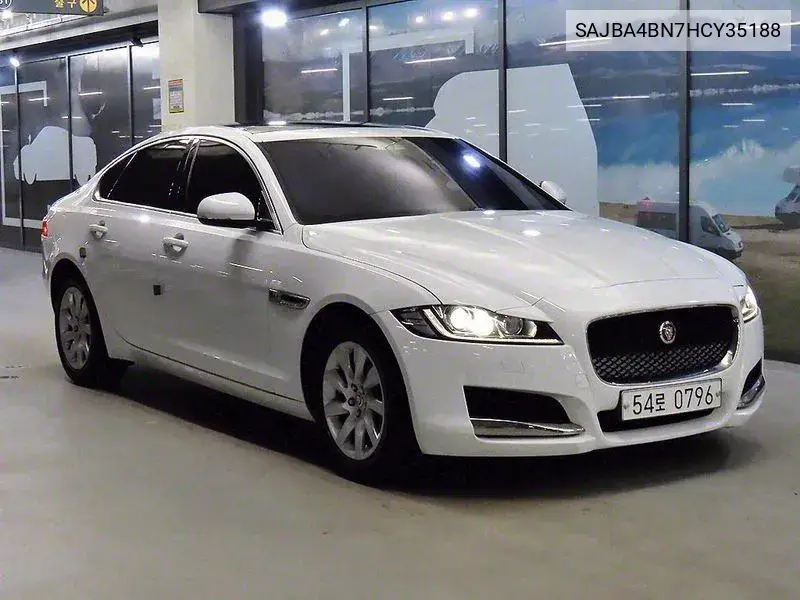 Jaguar XF 2016 года выпуска