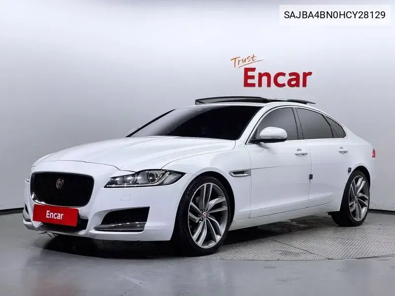 Jaguar XF 2016 года выпуска