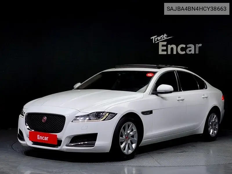 Jaguar XF 2017 года выпуска