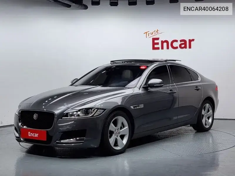 Jaguar XF 2018 года выпуска