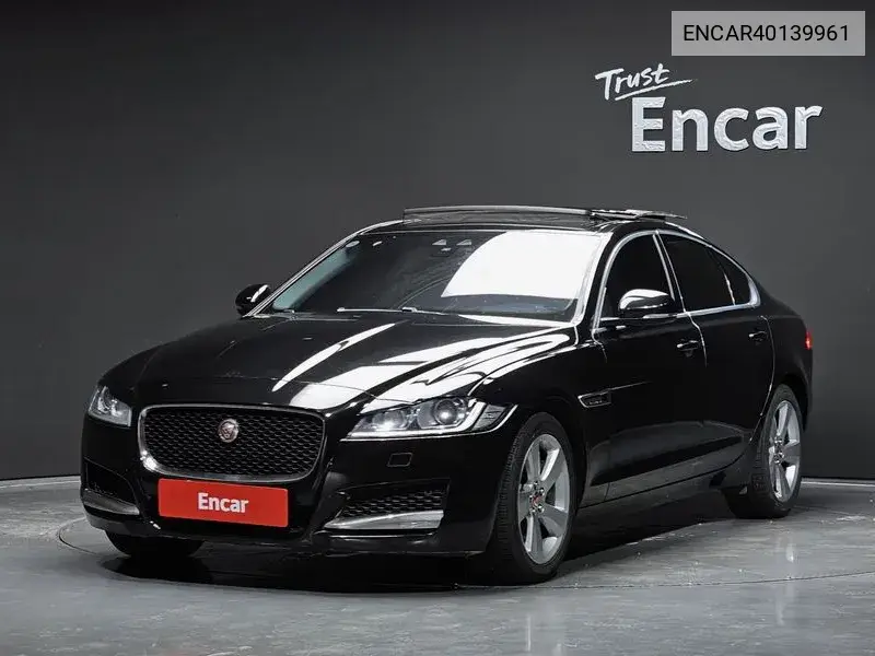 Jaguar XF 2018 года выпуска