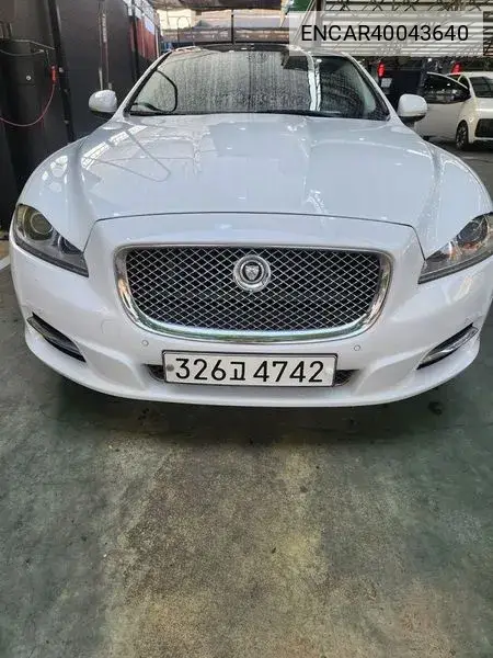 Jaguar XJ 2012 года выпуска