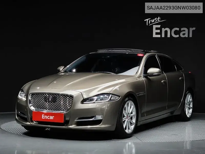 Jaguar XJ 2016 года выпуска