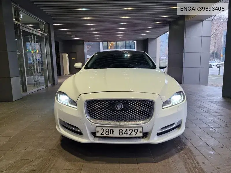 Jaguar XJ 2017 года выпуска