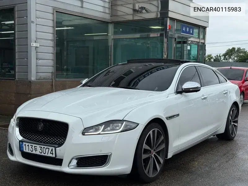 Jaguar XJ 2019 года выпуска