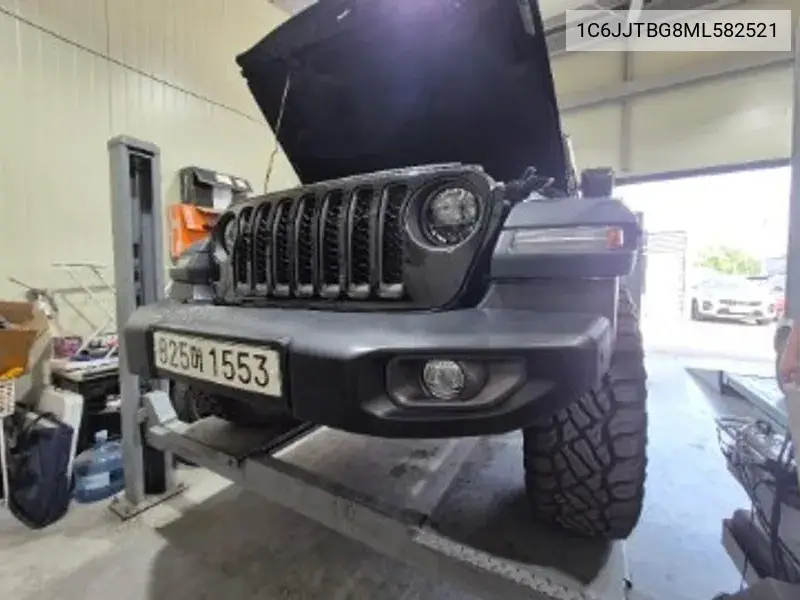 Jeep Gladiator 2021 года выпуска