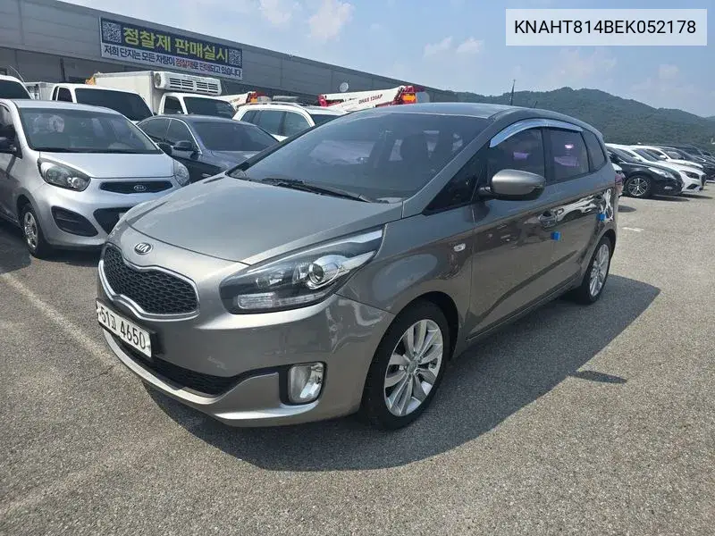 Kia Carens 2013 года выпуска