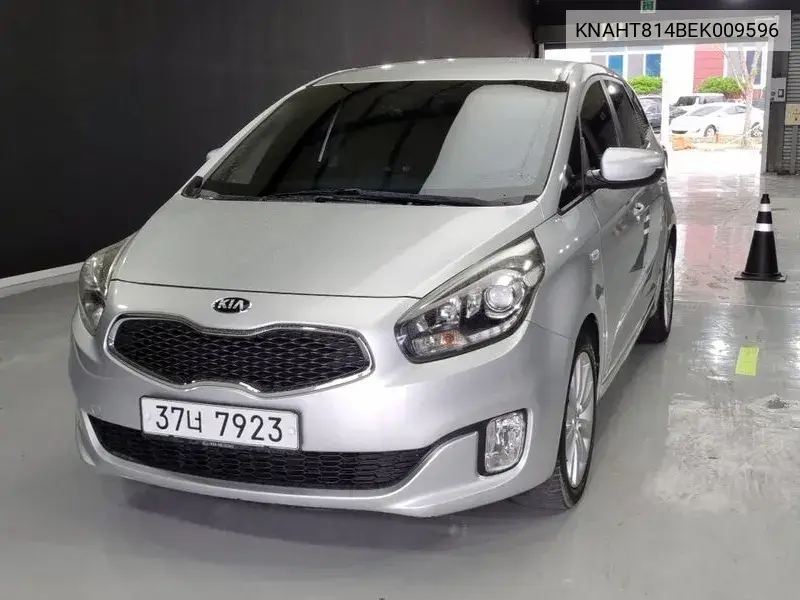 Kia Carens 2013 года выпуска