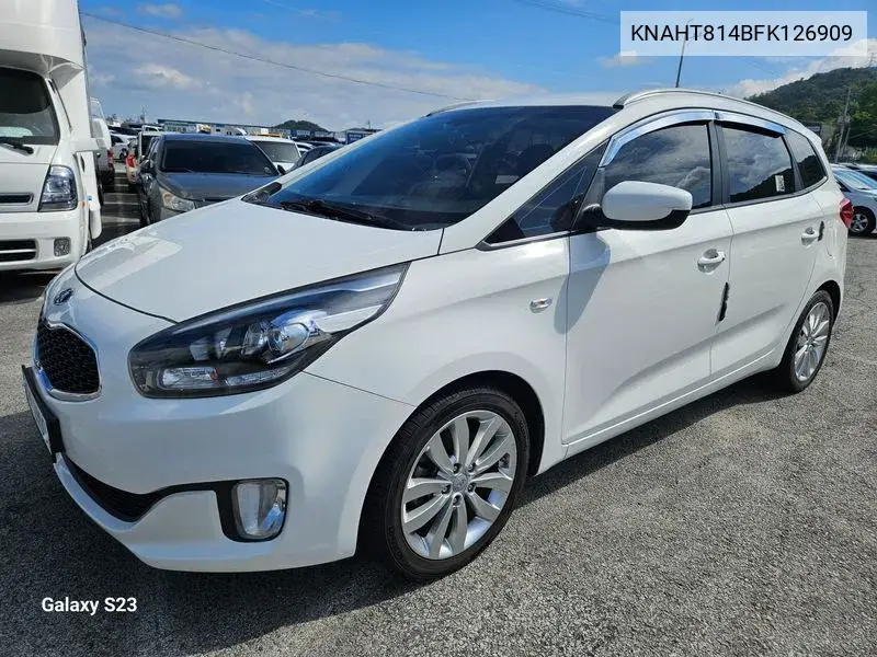 Kia Carens 2015 года выпуска