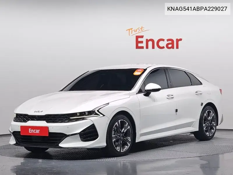 Kia K5 2023 года выпуска