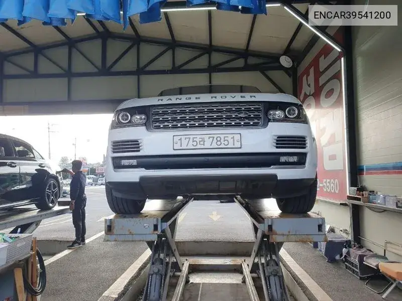Land Rover Range Rover 2017 года выпуска