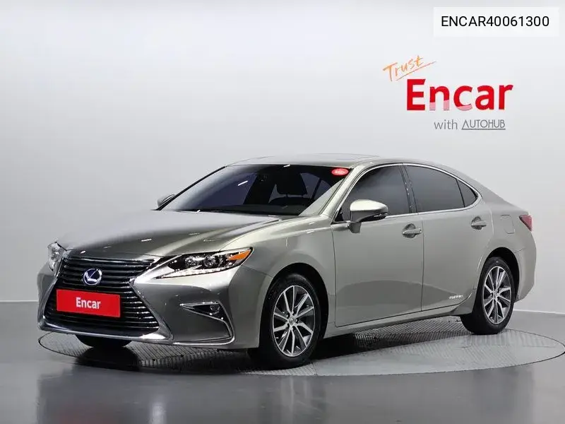 Lexus ES 2016 года выпуска