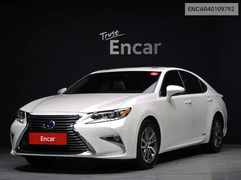Lexus ES 2016 года выпуска
