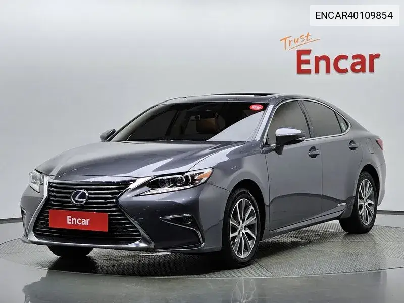 Lexus ES 2016 года выпуска