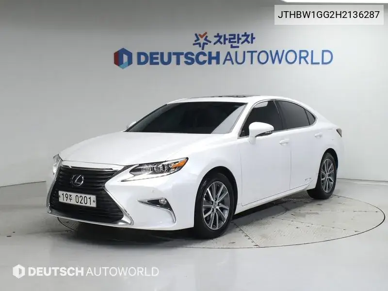 Lexus ES 2016 года выпуска