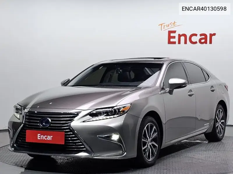 Lexus ES 2016 года выпуска