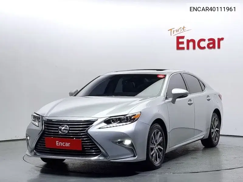 Lexus ES 2018 года выпуска