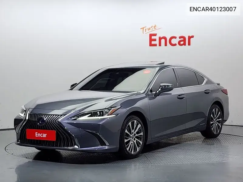 Lexus ES 2018 года выпуска