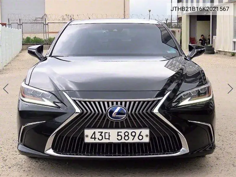 Lexus ES 2019 года выпуска