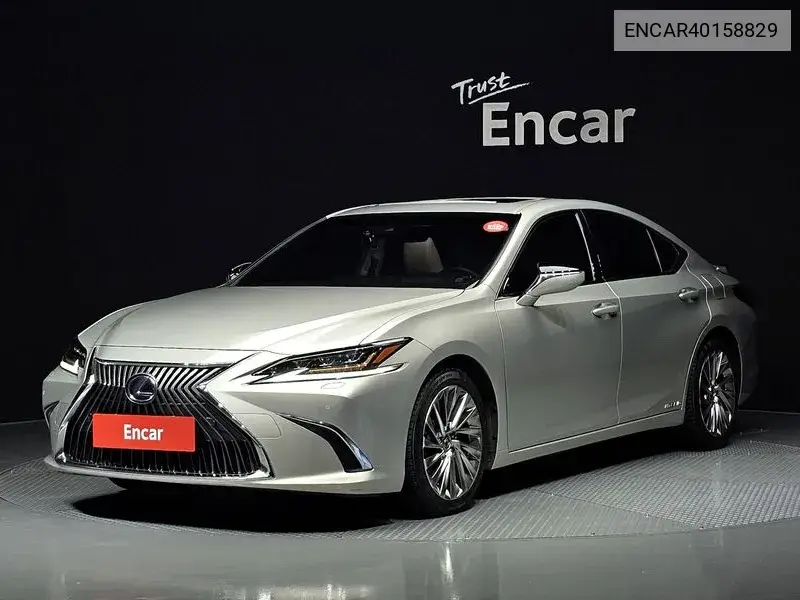 Lexus ES 2019 года выпуска