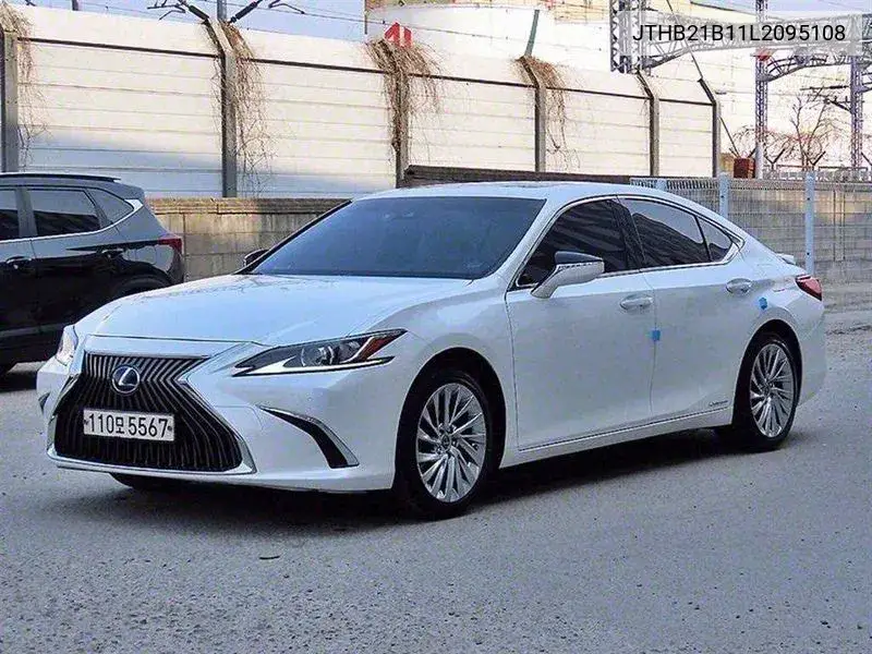Lexus ES 2020 года выпуска