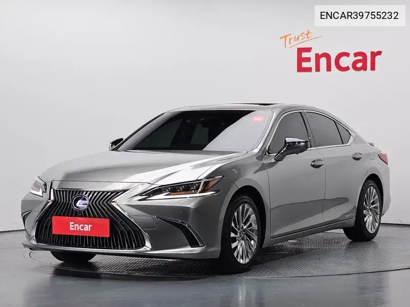Lexus ES 2020 года выпуска