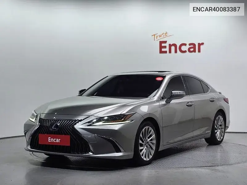 Lexus ES 2020 года выпуска