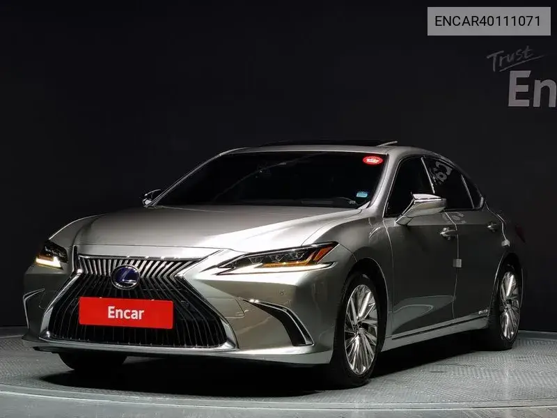 Lexus ES 2020 года выпуска