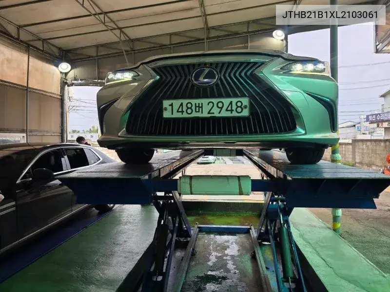 Lexus ES 2020 года выпуска