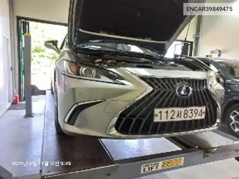 Lexus ES 2021 года выпуска