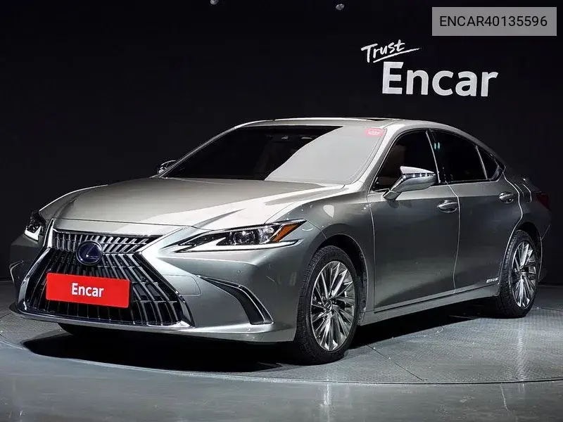 Lexus ES 2021 года выпуска