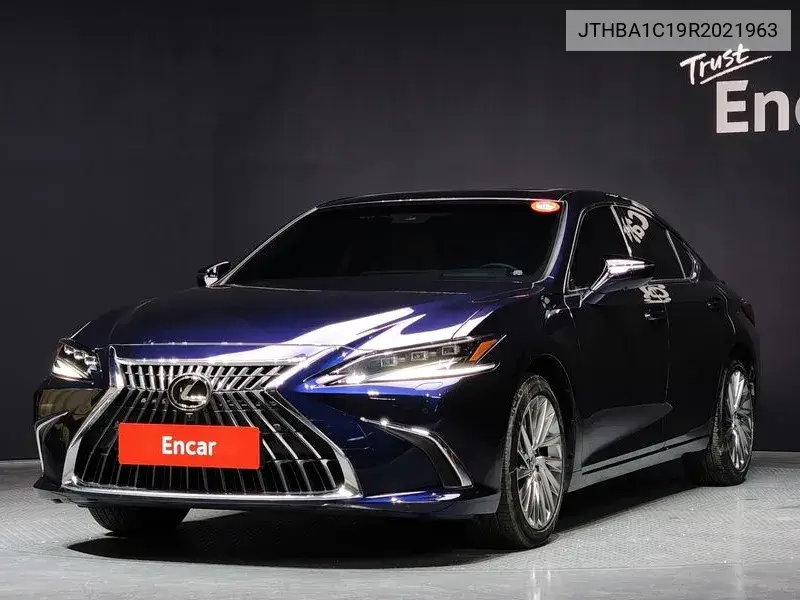 Lexus ES 2023 года выпуска