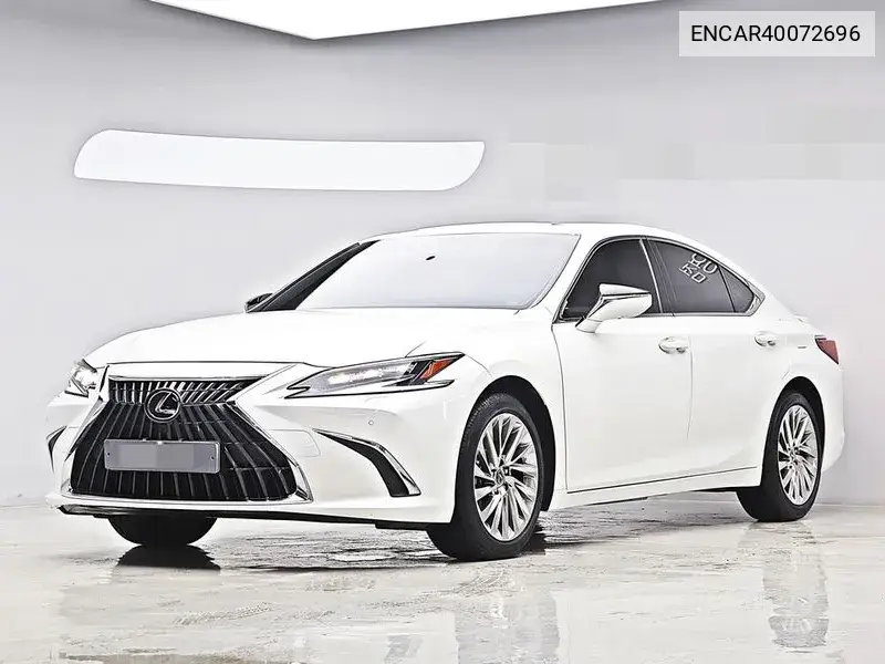 Lexus ES 2023 года выпуска