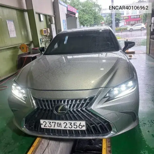 Lexus ES 2023 года выпуска