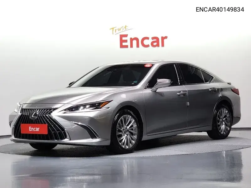 Lexus ES 2023 года выпуска