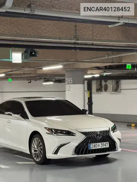 Lexus ES 2024 года выпуска