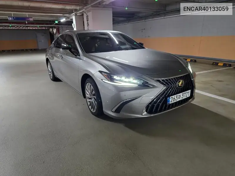 Lexus ES 2024 года выпуска