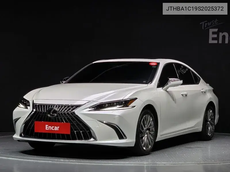 Lexus ES 2024 года выпуска