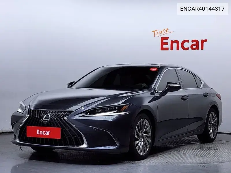 Lexus ES 2024 года выпуска