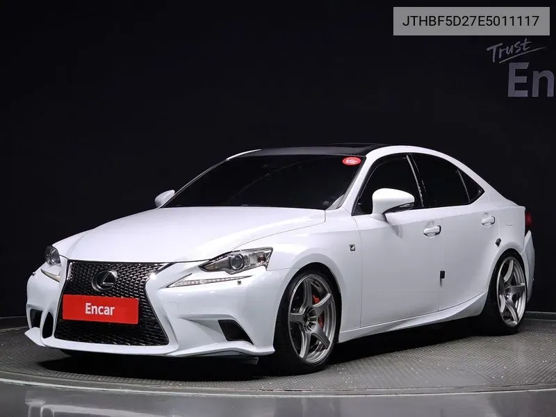 Lexus IS 2013 года выпуска