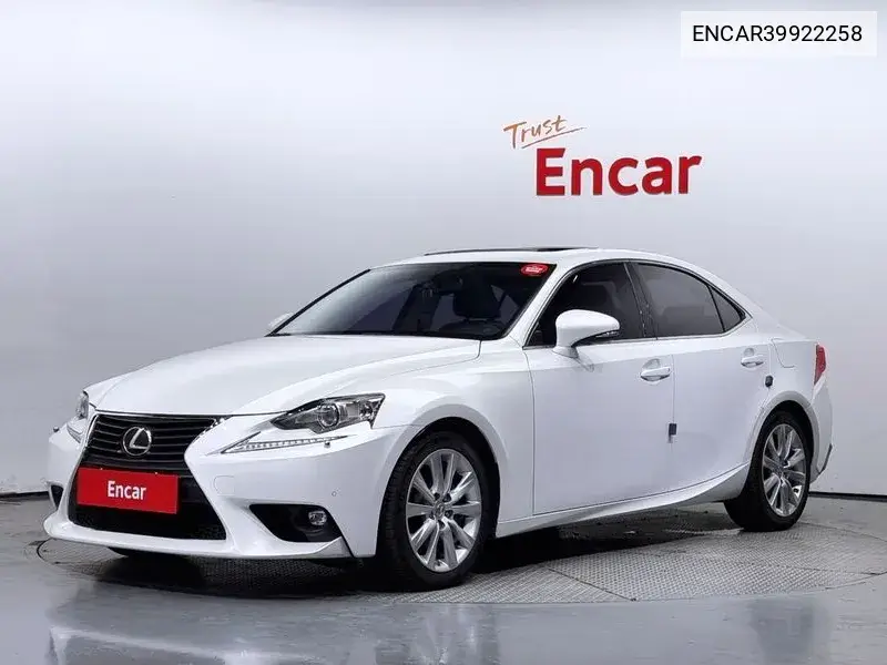 Lexus IS 2015 года выпуска