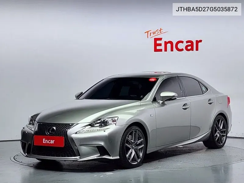 Lexus IS 2016 года выпуска