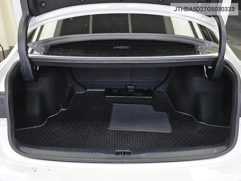 Lexus IS 2016 года выпуска