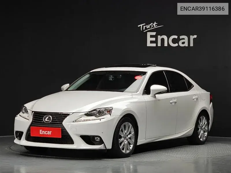 Lexus IS 2016 года выпуска