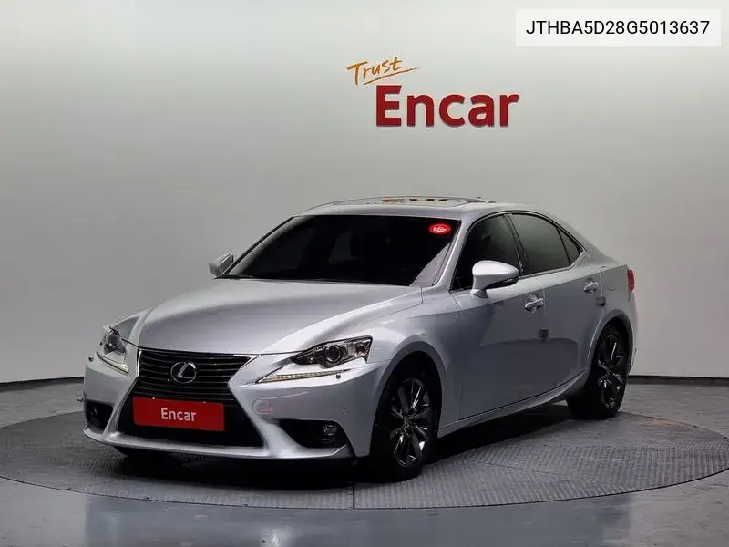 Lexus IS 2016 года выпуска