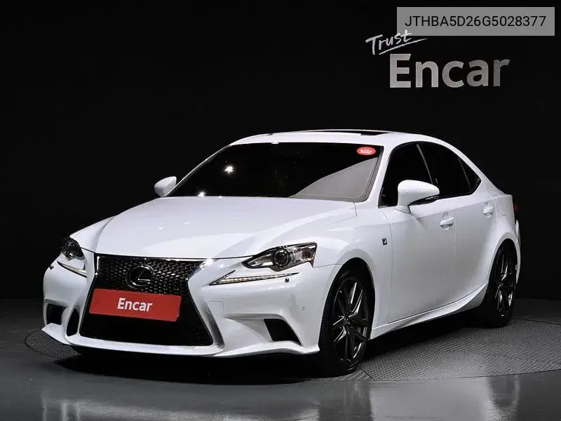 Lexus IS 2016 года выпуска